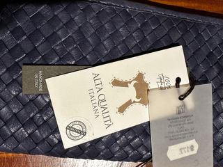 Pochette in pelle intrecciata blu