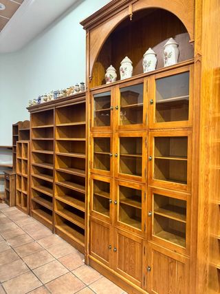 Mobiliario madera artesana para negocio