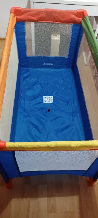 Cuna de viaje para bebé.