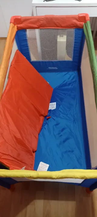 Cuna de viaje para bebé.