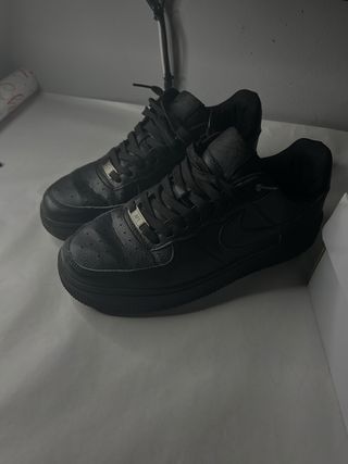 Nike Air Force 1 Negras
