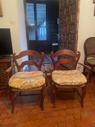 Pareja de butacas madera y asiento enea
