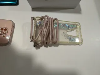 Xiaomi Redmi Note 9 con accesorios