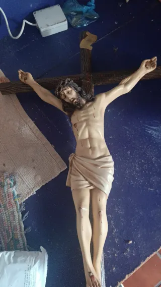 Magnífico crucifijo en excelente estado