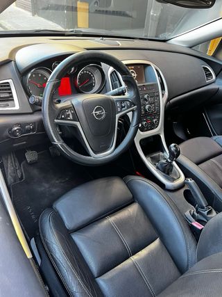 Opel Astra 2012