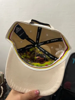 Gorra Adidas Colombia Beige