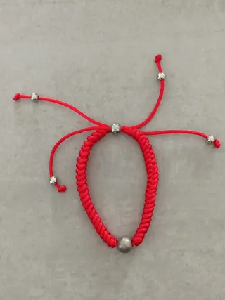 Juego de 2 pulseras rojas, plateadas y negras