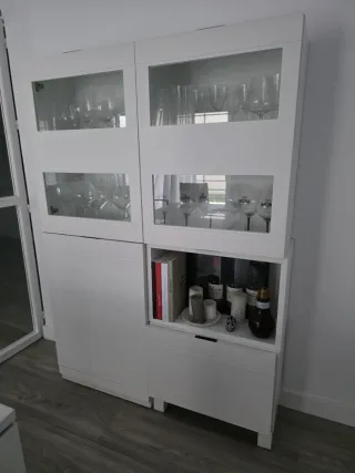 Mueble de salón blanco