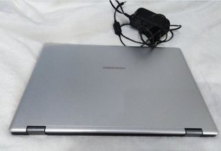 Portatil Táctil Medion Akoya E3221 300GB SSD plata