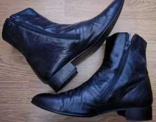 Lote Ropa Sudadera Chico T. L - Botines y Cinturón