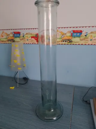 Jarrón tubular de vidrio reciclado