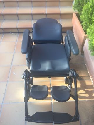 Silla de ruedas antiescaras  Breezy. Buen estado.