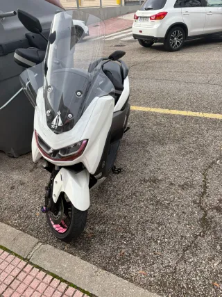 Yamaha N-MAX 2023 Blanca