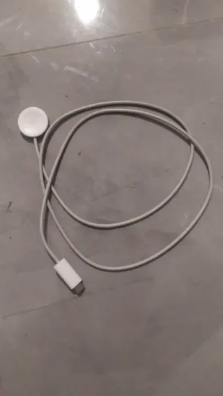 Cable Cargador Magnético Blanco