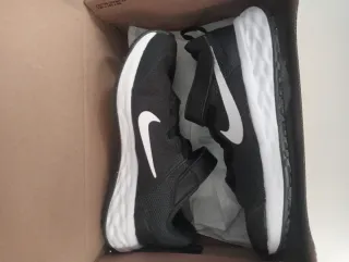Scarpe Nike Revolution 6 Bambino misura 28