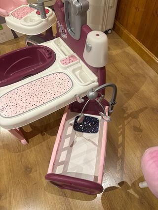 Cuna, bañera y sillita para bebé