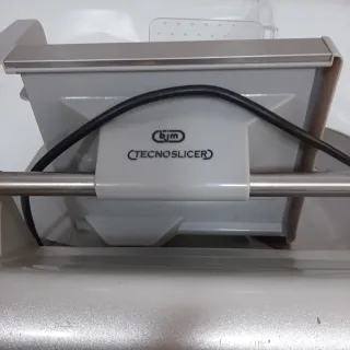 Cortadora de embutidos plateada