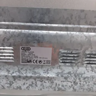 Cortadora de embutidos plateada