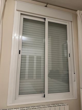 Ventana Aluminio con Cajón y Persiana