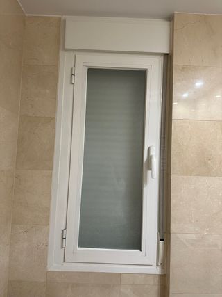 Ventana Aluminio con Cajón y Persiana
