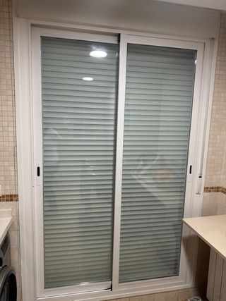 Ventana Aluminio con Cajón y Persiana