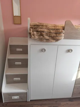 Dormitorio infantil juvenil compacto y completo.