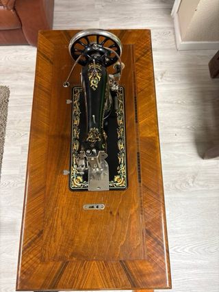 Máquina de coser Wertheim antigua.