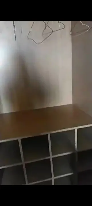 Vestidor de madera marrón