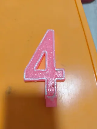 Vela número 4 rosa con brillantina