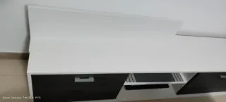 Mueble de salón blanco y negro Se retira en Blanes