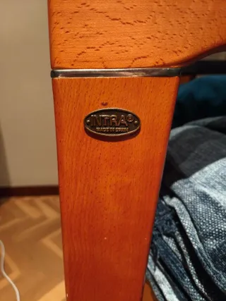 Mesa de salón con sillas