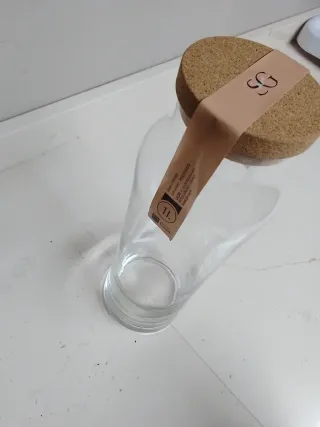 Jarrón de cristal con tapa de corcho