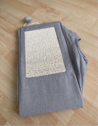 Cama rascador triangular para gatos grange