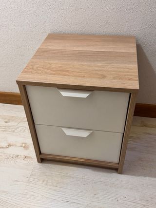 Mesa auxiliar de madera