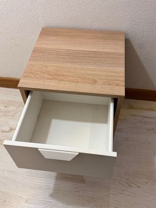 Mesa auxiliar de madera