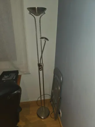 Lámpara de pie moderna metal plateado