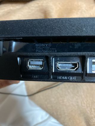 PlayStation 4 Slim Negra