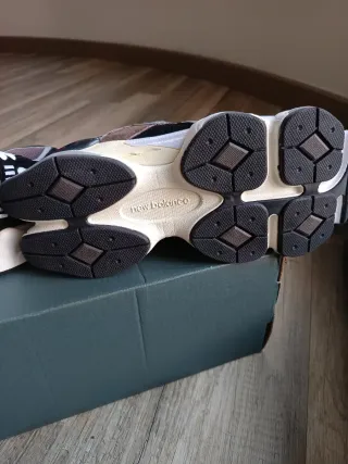 Tênis New Balance 9060