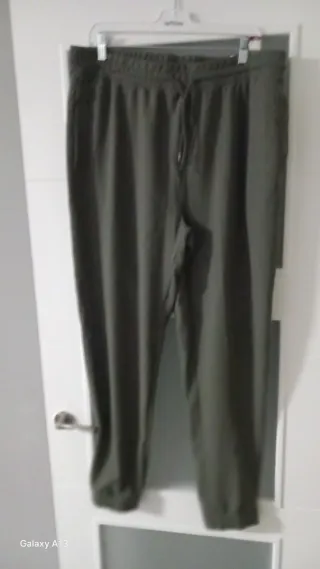 Pantalón chándal verde militar