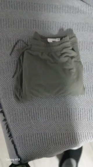 Pantalón chándal verde militar