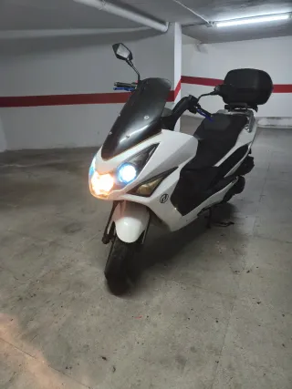 Daelim S3 Maxi Scooter Blanca