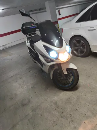 Daelim S3 Maxi Scooter Blanca