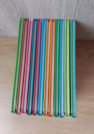 Colección de 12 cuentos con olores y 1 con cd