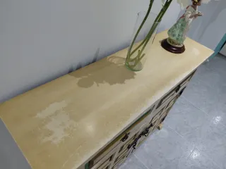 Aparador de madera beige y verde