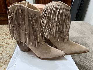 Botines beige con flecos