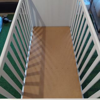 Cuna de bebé blanca