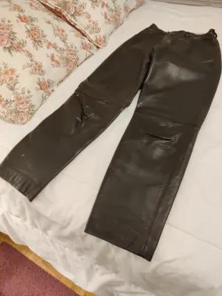 Pantalones de piel marrón