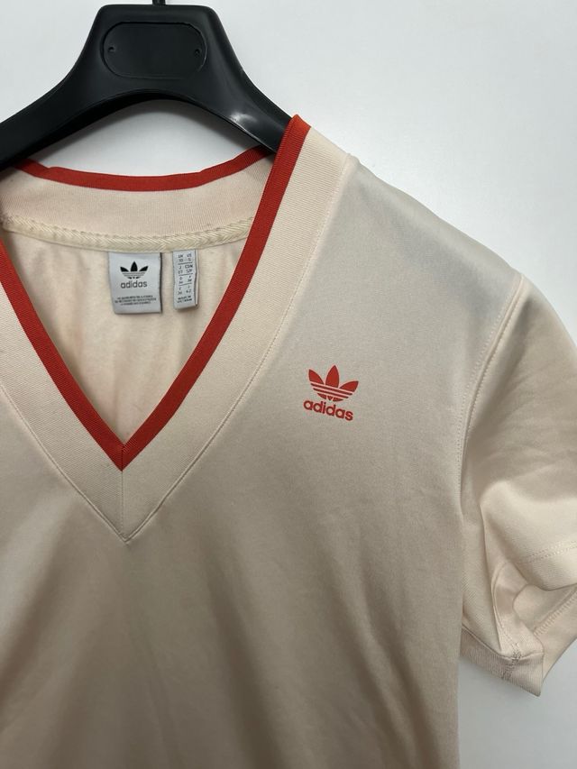 Vestido Adidas Beige con Detalles Rojos