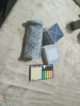 Estuche kawaii con figuras