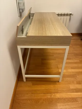Escritorio moderno Ikea madera y metal